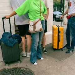Ile kosztuje przechowalnia bagażu na dworcu? Sprawdź ceny i usługi