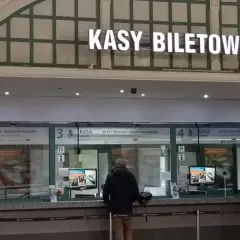 Kasy biletowe PKP Intercity. Zastanawiasz się, jak zwrócić bilet Polregio? Tutaj uzyskasz pomoc.
