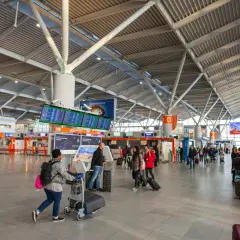 Jak dojechać z lotniska Chopina na dworzec Zachodni tanio i szybko