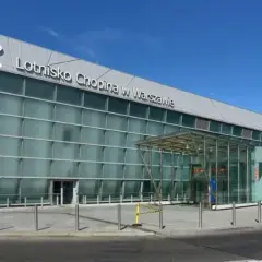 Jak dojechać z dworca Warszawa Centralna na lotnisko Chopina bez stresu