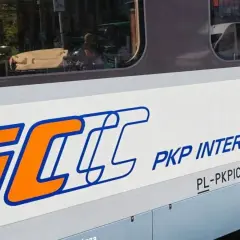 PKP Intercity. Zastanawiasz się, ile kosztuje dopłata do biletu u konduktora? Sprawdź na stronie przewoźnika.