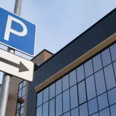 Gdzie zaparkować przy dworcu PKP Katowice? Sprawdź najlepsze opcje