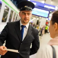 Czy można kupić bilet u konduktora PKP? Zasady i ukryte opłaty