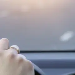 Jak dojechać na lotnisko w Katowicach z dworca PKP - najlepsze opcje transportu