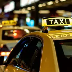Ile kosztuje taxi z lotniska Chopina na dworzec centralny? Sprawdź ceny!