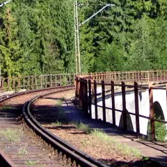 Jak dojechać do Ustronia pociągiem - szybkie trasy i tanie bilety