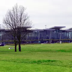 Jak dojechać na lotnisko we Wrocławiu z dworca PKP - sprawdź najlepsze opcje