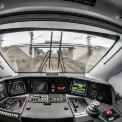 Ile zarabia kierownik pociągu Intercity? Fakty, które zaskakują