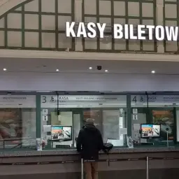 Kasy biletowe PKP Intercity. Zastanawiasz się, jak zwrócić bilet Polregio? Tutaj uzyskasz pomoc.