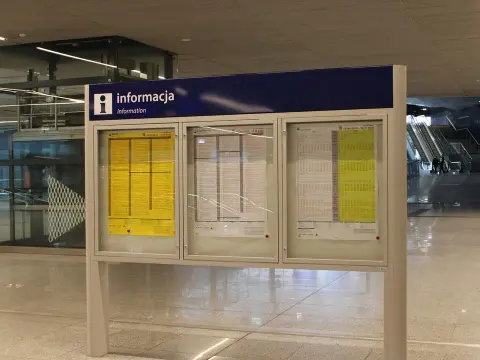 Jak dojechać na dworzec fabryczny? Najlepsze sposoby i trasy