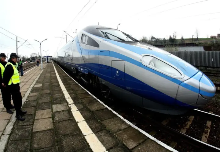 Ile jedzie Pendolino z Krakowa do Gdańska? Sprawdź czas przejazdu!