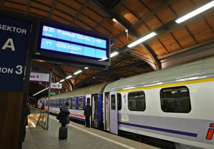 Jak sprawdzić wolne miejsca w pociągach intercity bez stresu?