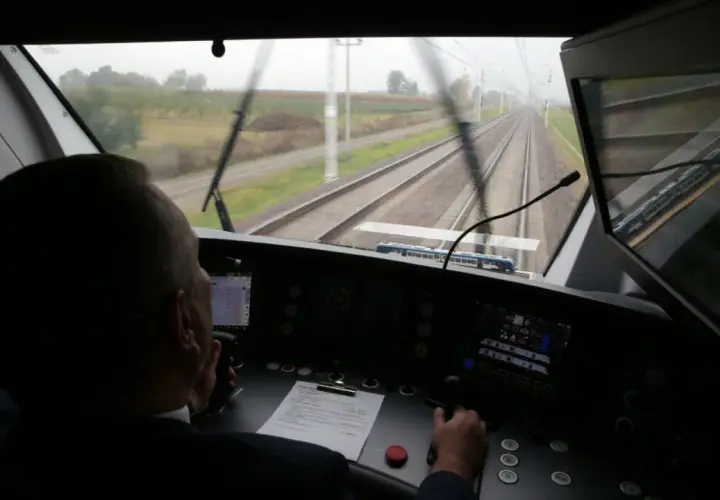 Ile zarabia maszynista PKP Intercity? Zaskakujące fakty o wynagrodzeniu