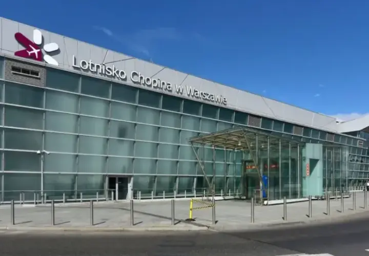 Jak dojechać z dworca Warszawa Centralna na lotnisko Chopina bez stresu