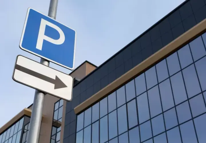 Gdzie zaparkować przy dworcu PKP Katowice? Sprawdź najlepsze opcje