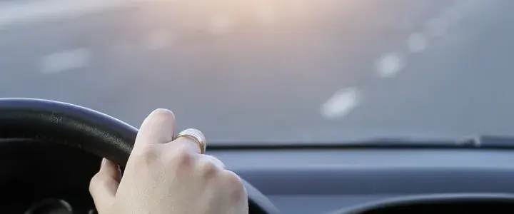 Jak dojechać na lotnisko w Katowicach z dworca PKP - najlepsze opcje transportu