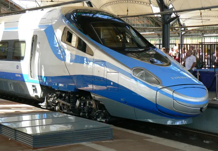 Czy InterCity to Pendolino? Odkryj różnice i komfort podróży