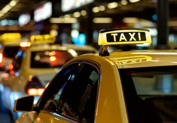 Ile kosztuje taxi z lotniska Chopina na dworzec centralny? Sprawdź ceny!