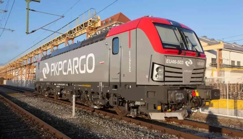 Nowoczesne lokomotywy PKP Cargo EU46-503 na torach, gotowe do transportu towarów.