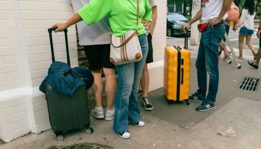 Ile kosztuje przechowalnia bagażu na dworcu? Sprawdź ceny i usługi