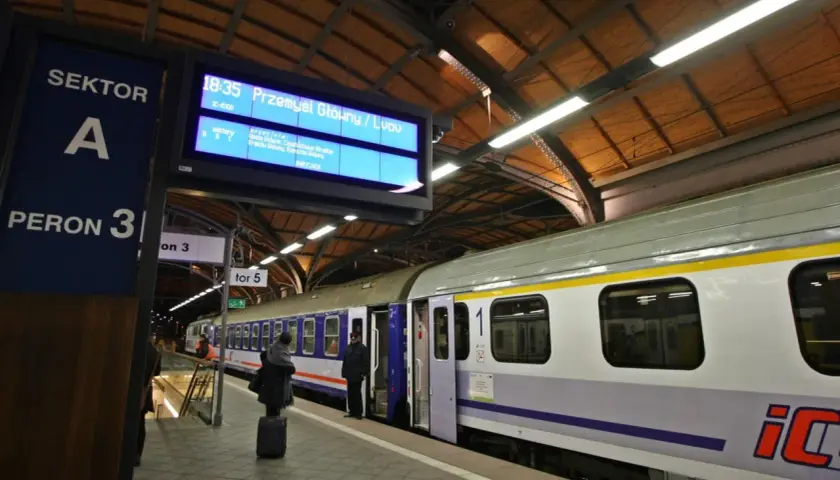 Jak sprawdzić wolne miejsca w pociągach intercity bez stresu?