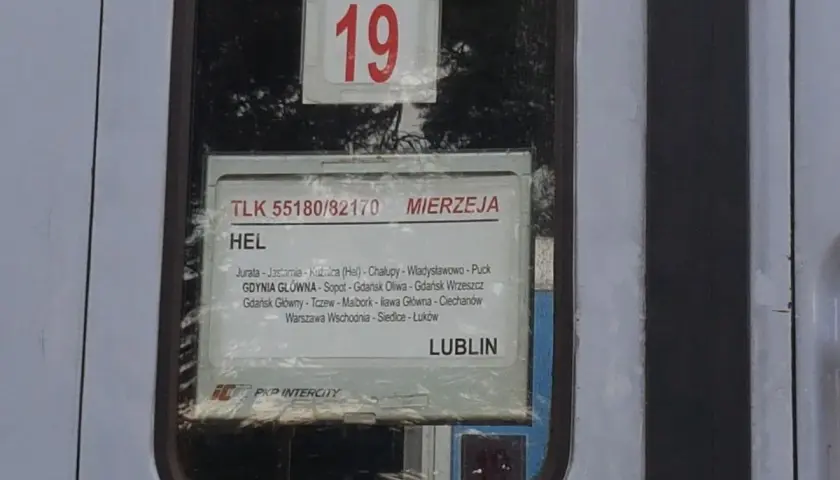 Numer pociągu TLK 55180/82170 widoczny na bilecie, który jest częścią rozkładu jazdy pociągu "Mierzeja" relacji Hel-Lublin.