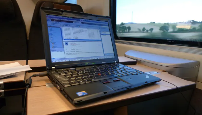 Czy w PKP Intercity jest Wi-Fi? Sprawdź, gdzie jest dostępne i jak działa
