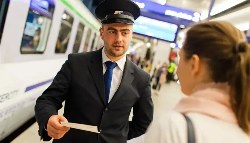 Czy można kupić bilet u konduktora PKP? Zasady i ukryte opłaty