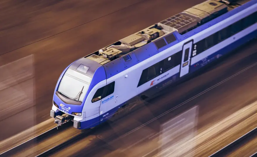 Zwrot miejscówki PKP: Czy można oddać samą rezerwację?