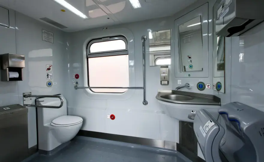 Gdzie są toalety w Intercity? Sprawdź, gdzie je znajdziesz na trasie