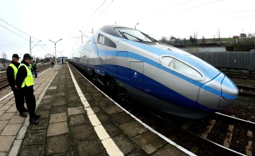 Ile jedzie Pendolino z Krakowa do Gdańska? Sprawdź czas przejazdu!