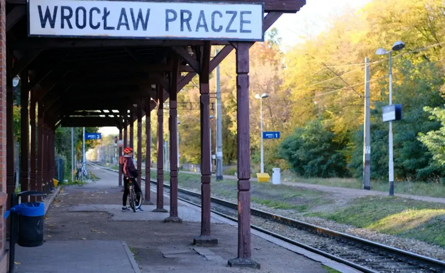 TLK: Co czeka Cię w pociągu? Praktyczny przewodnik