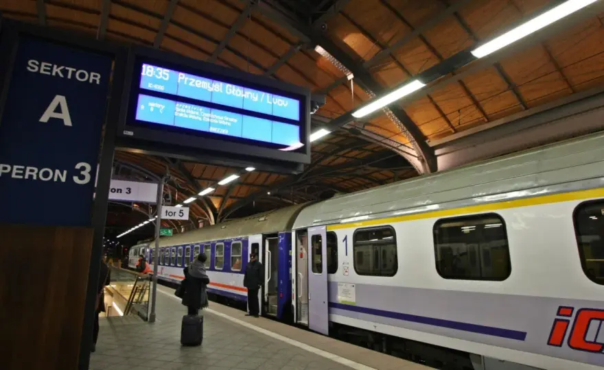 Jak sprawdzić wolne miejsca w pociągach intercity bez stresu?