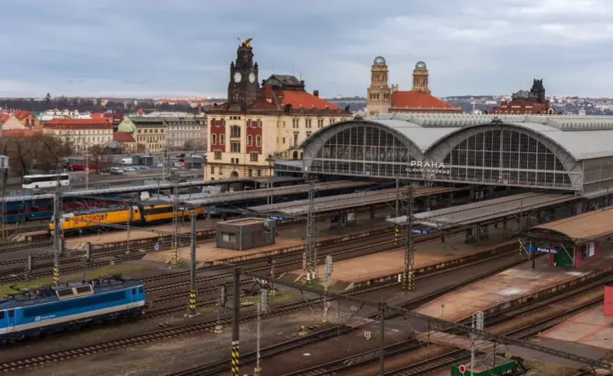 Podróż pociągiem do Czech z ČD: Rozkład, bilety i porady