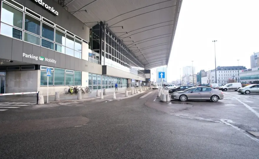 Jak wjechać na parking przy Dworcu Centralnym bez problemów?