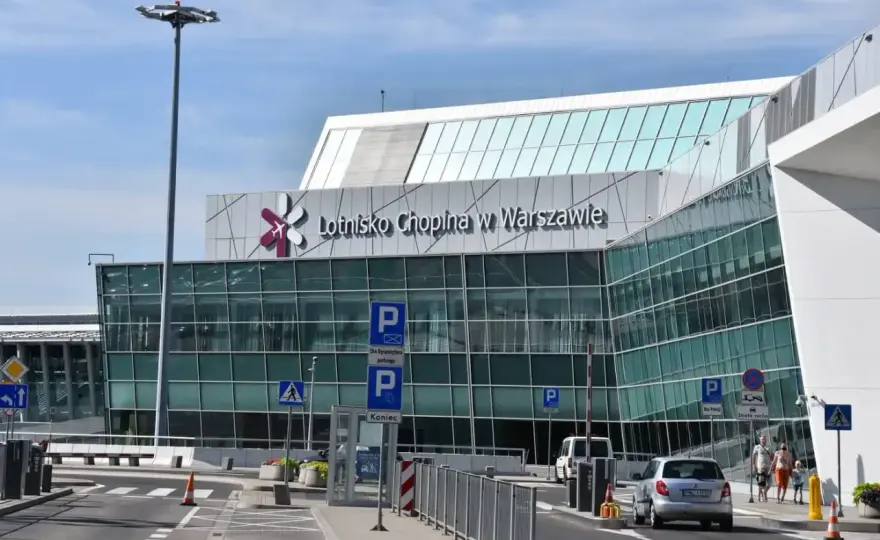 Dojazd z Lotniska Chopina do centrum Warszawy: przewodnik