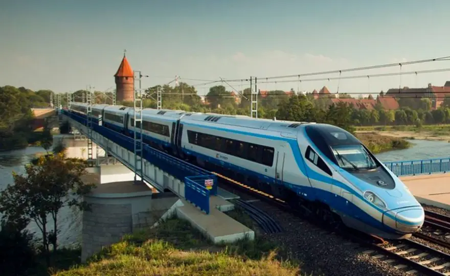 Czy bilet bez miejsca jest tańszy? Sprawdź, jak oszczędzić w PKP