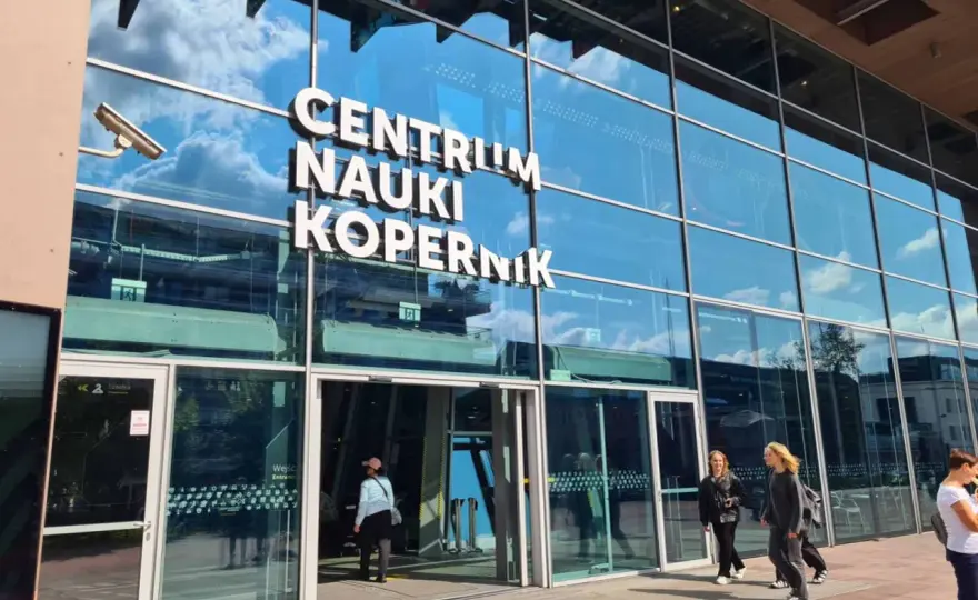 Jak dojechać metrem do Centrum Nauki Kopernik? Szybki przewodnik