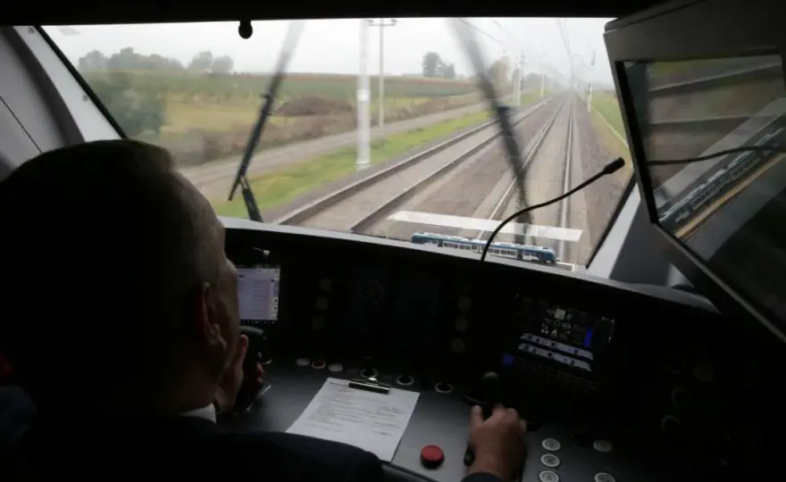 Ile zarabia maszynista PKP Intercity? Zaskakujące fakty o wynagrodzeniu