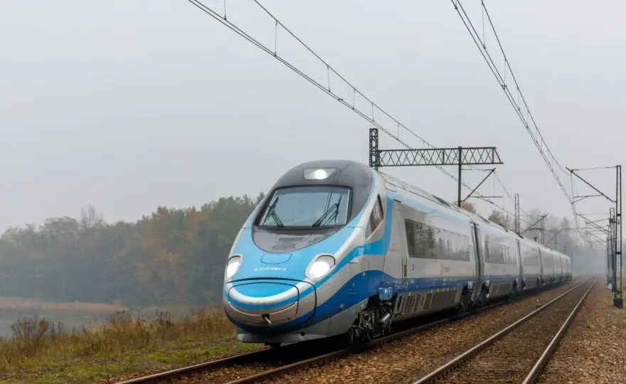 Pendolino Kraków-Warszawa: Tanie bilety, szybka podróż i komfort