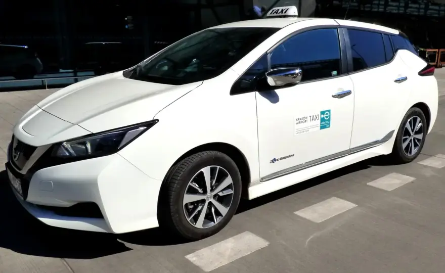 Ile kosztuje taxi z dworca w Krakowie na lotnisko? Sprawdź ceny!