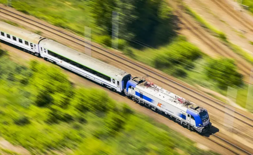 Jak dokupić rezerwację do biletu PKP Intercity? Prosty przewodnik