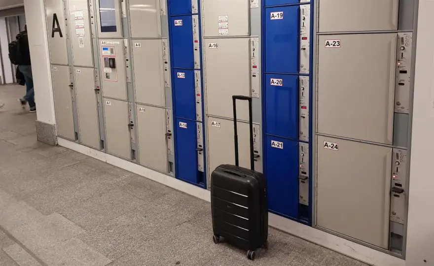 Przechowalnia bagażu Warszawa Centralna: skrytki, ceny i alternatywy