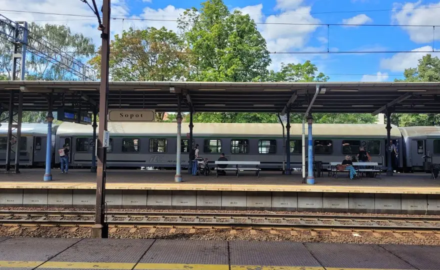 Czy można kupić bilet w pociągu TLK? Sprawdź, jak to zrobić bez problemów