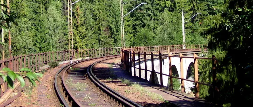 Jak dojechać do Ustronia pociągiem - szybkie trasy i tanie bilety