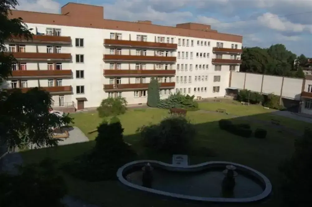 Jak dojechać z dworca PKP Inowrocław do sanatorium Kujawiak bez stresu