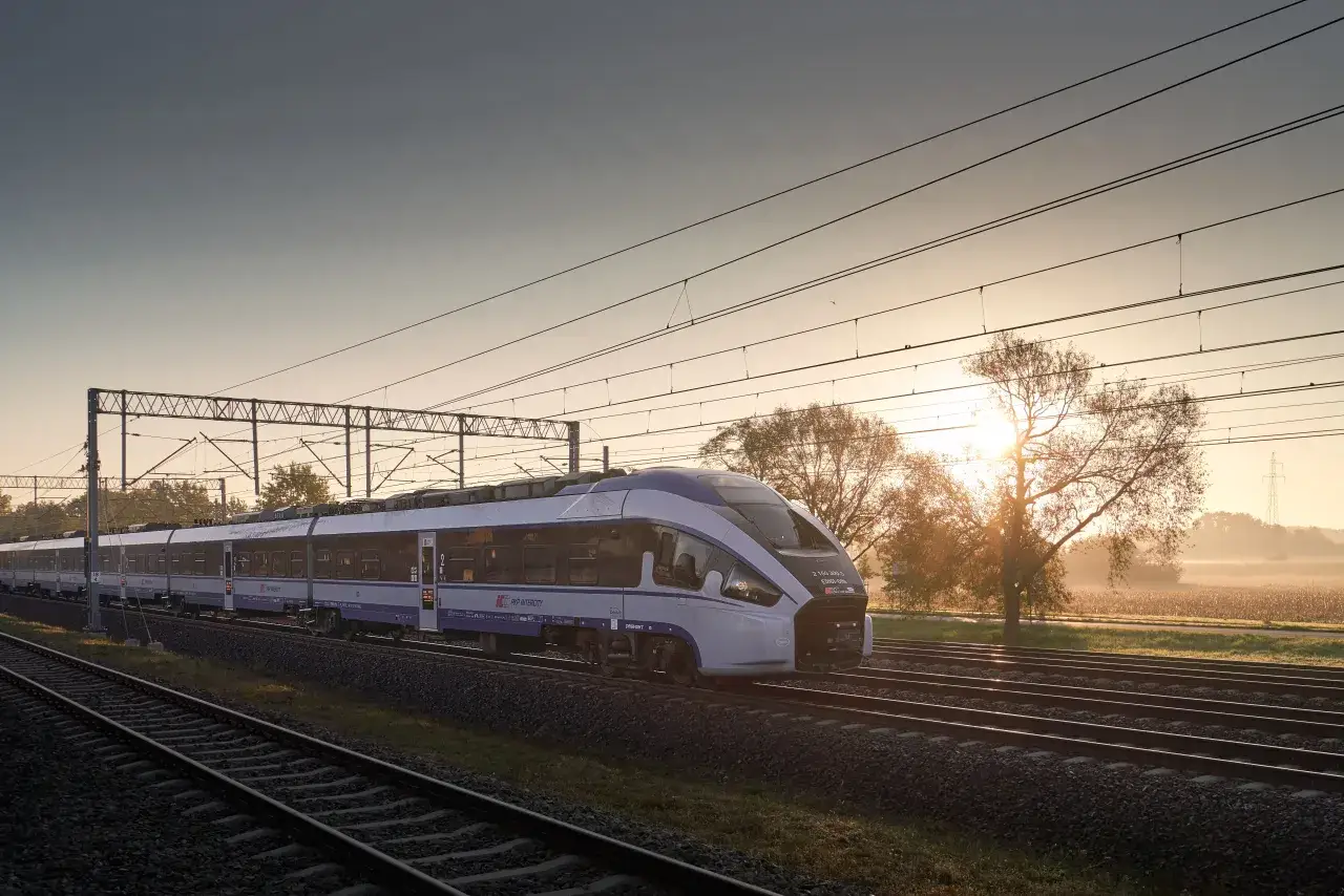 Nowoczesny pociąg PKP Intercity